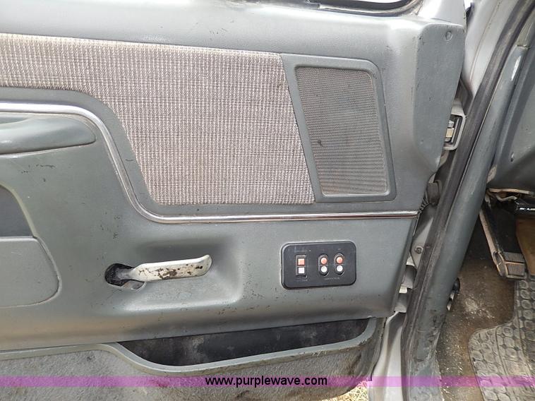 image for item I3725 1991 Ford F250 Super Duty XLT Lariat SuperCab pickup truck