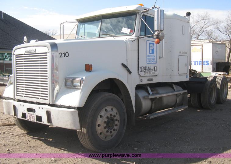 image for item I5515 1999 Freightliner FLD120SD semi truck