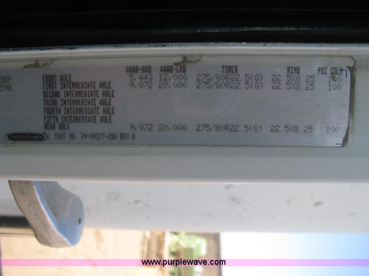 image for item I5515 1999 Freightliner FLD120SD semi truck