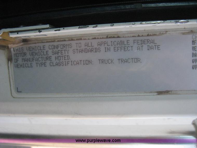 image for item I5515 1999 Freightliner FLD120SD semi truck