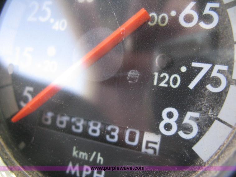 image for item I5515 1999 Freightliner FLD120SD semi truck