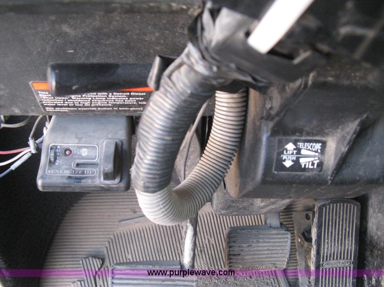 image for item I5515 1999 Freightliner FLD120SD semi truck