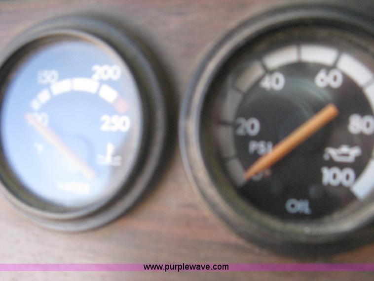 image for item I5515 1999 Freightliner FLD120SD semi truck