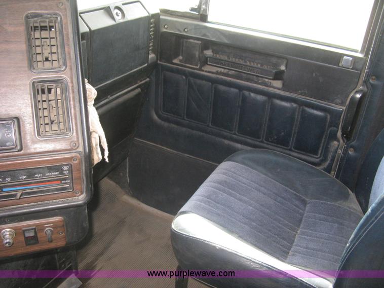 image for item I5515 1999 Freightliner FLD120SD semi truck