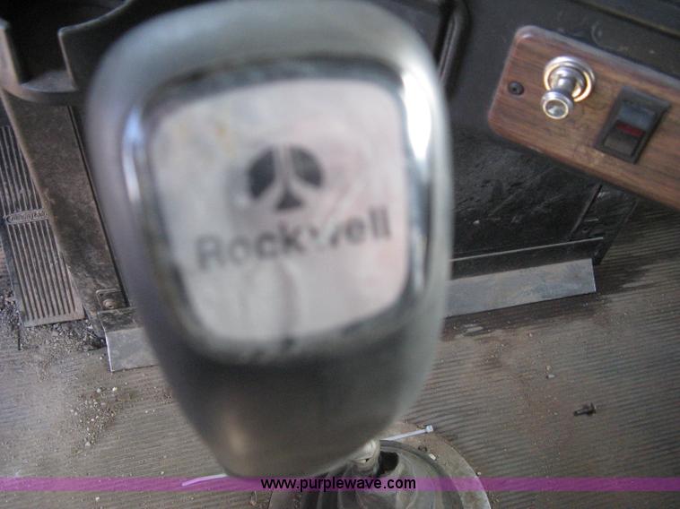 image for item I5515 1999 Freightliner FLD120SD semi truck