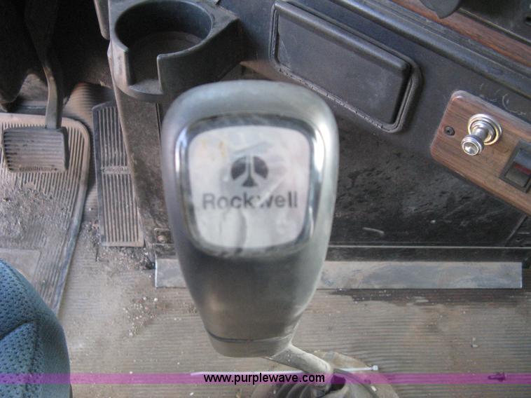 image for item I5515 1999 Freightliner FLD120SD semi truck