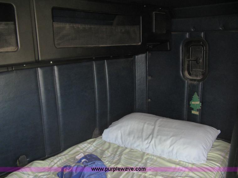 image for item I5515 1999 Freightliner FLD120SD semi truck