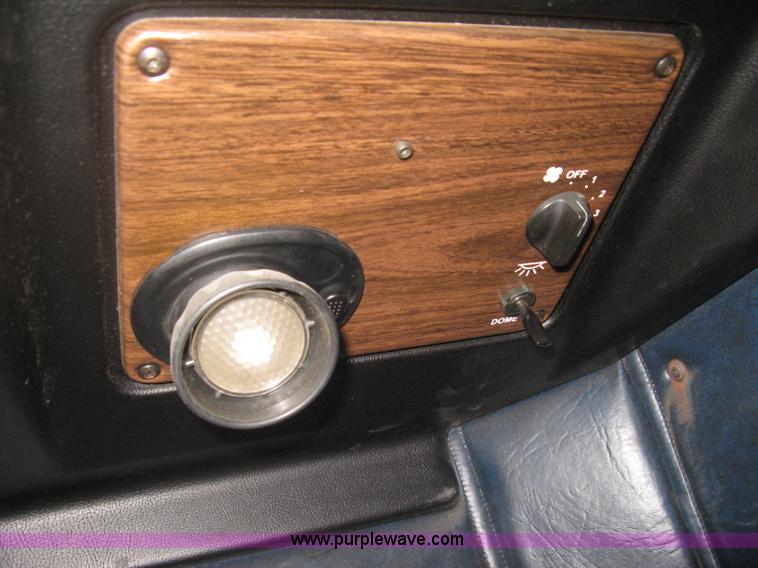 image for item I5515 1999 Freightliner FLD120SD semi truck