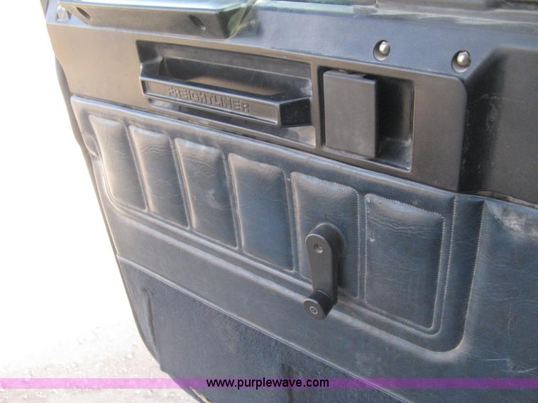 image for item I5515 1999 Freightliner FLD120SD semi truck