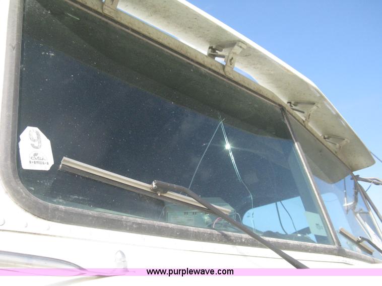 image for item I5515 1999 Freightliner FLD120SD semi truck