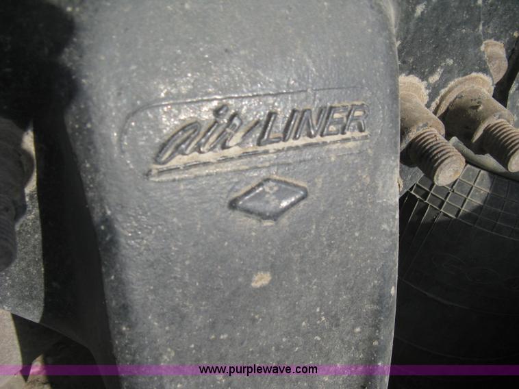 image for item I5515 1999 Freightliner FLD120SD semi truck