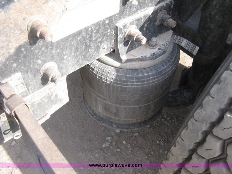 image for item I5515 1999 Freightliner FLD120SD semi truck