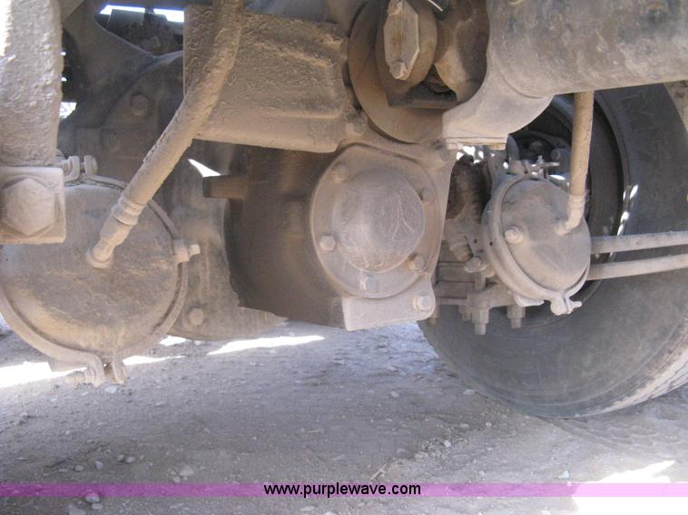 image for item I5515 1999 Freightliner FLD120SD semi truck