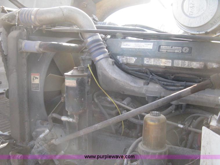 image for item I5515 1999 Freightliner FLD120SD semi truck