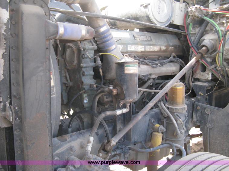 image for item I5515 1999 Freightliner FLD120SD semi truck