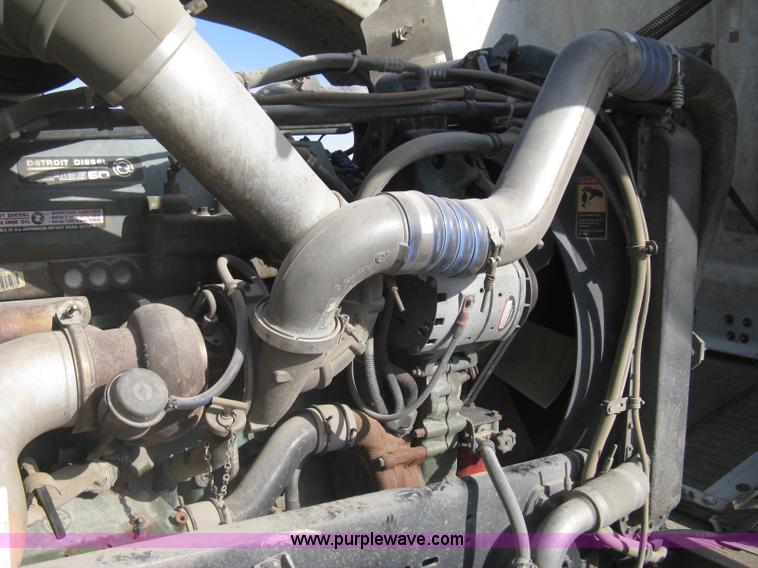 image for item I5515 1999 Freightliner FLD120SD semi truck