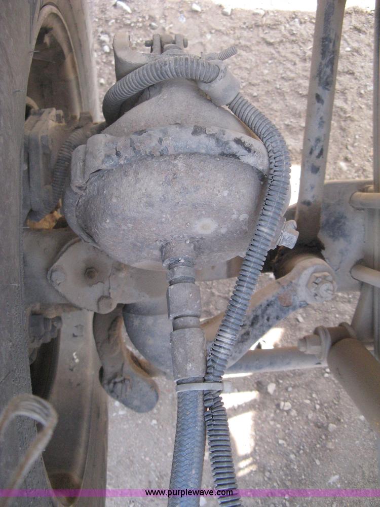 image for item I5515 1999 Freightliner FLD120SD semi truck