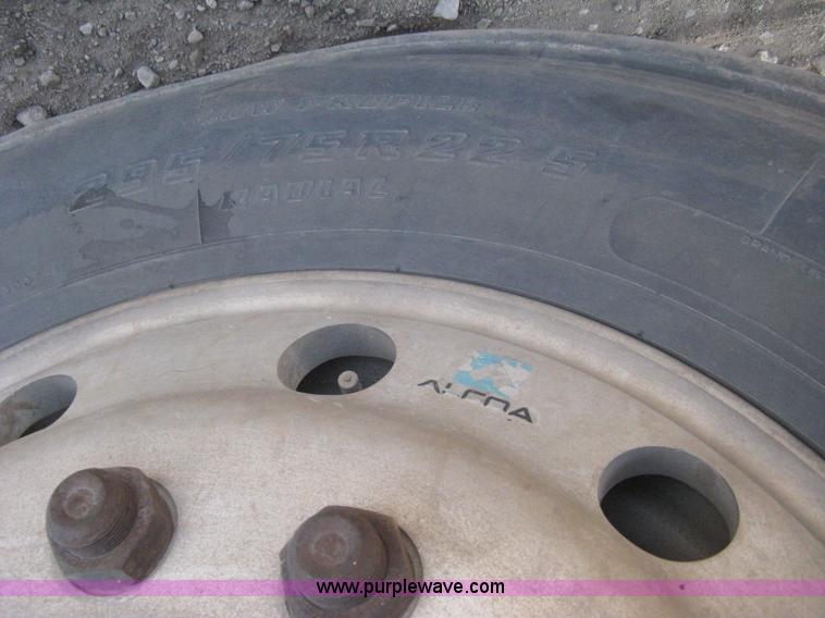 image for item I5515 1999 Freightliner FLD120SD semi truck