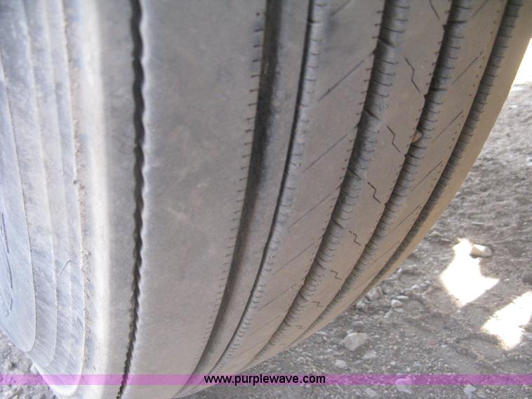 image for item I5515 1999 Freightliner FLD120SD semi truck