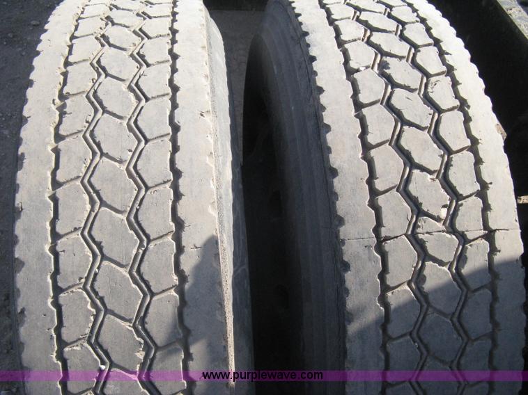 image for item I5515 1999 Freightliner FLD120SD semi truck