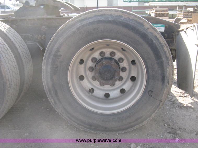 image for item I5515 1999 Freightliner FLD120SD semi truck