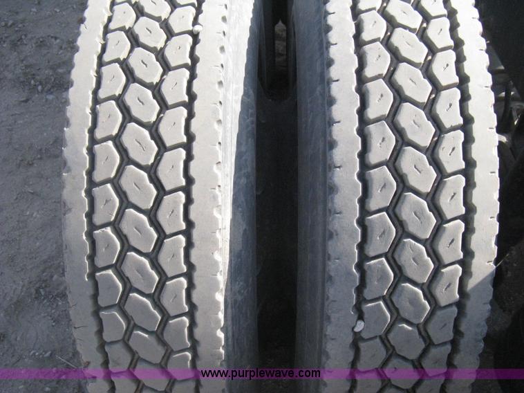 image for item I5515 1999 Freightliner FLD120SD semi truck