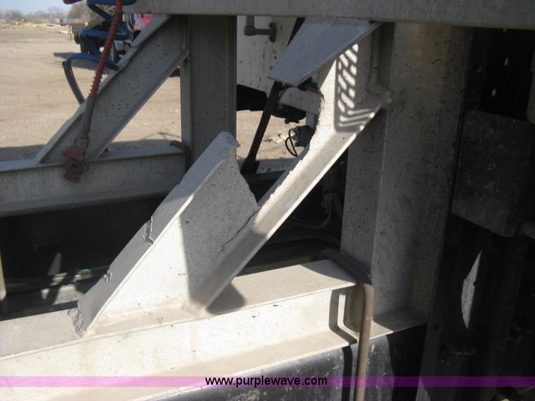 image for item I5515 1999 Freightliner FLD120SD semi truck