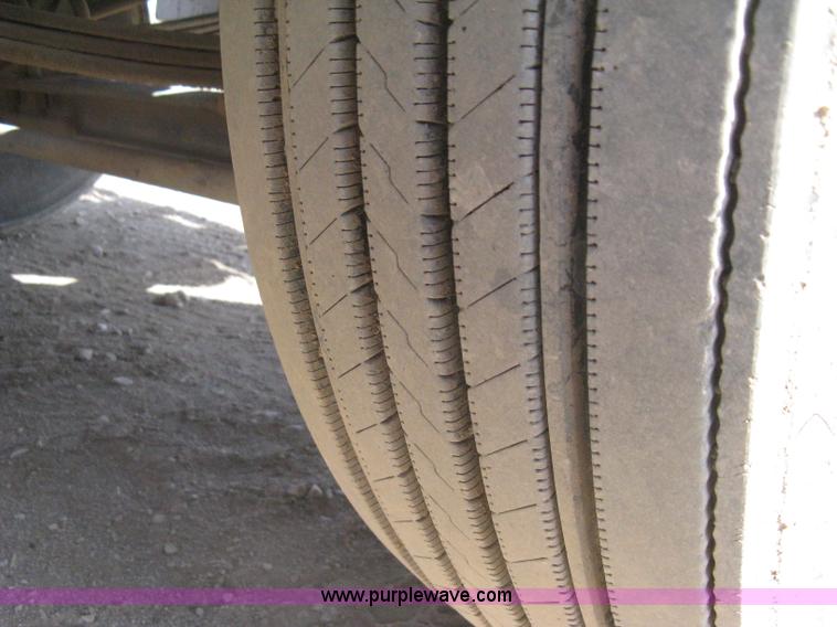 image for item I5515 1999 Freightliner FLD120SD semi truck