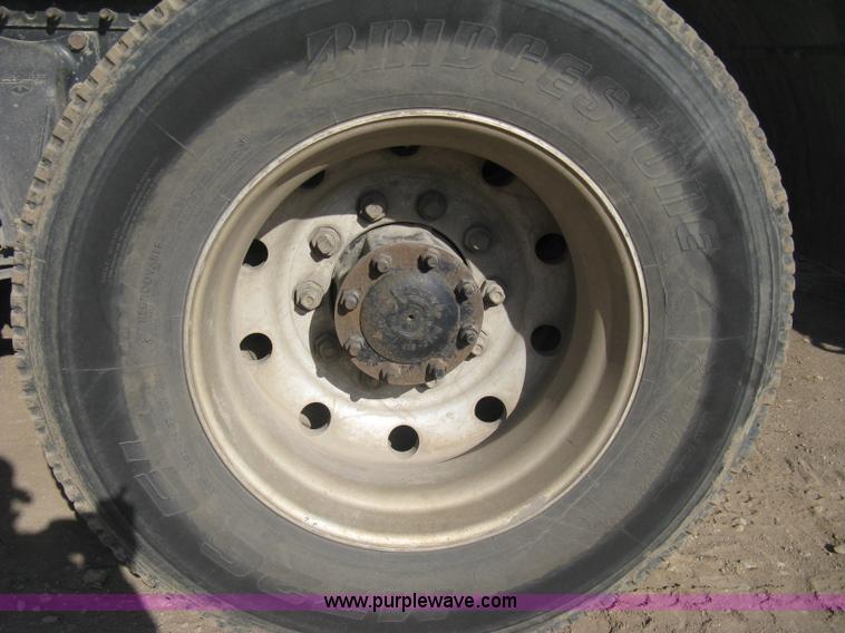 image for item I5515 1999 Freightliner FLD120SD semi truck