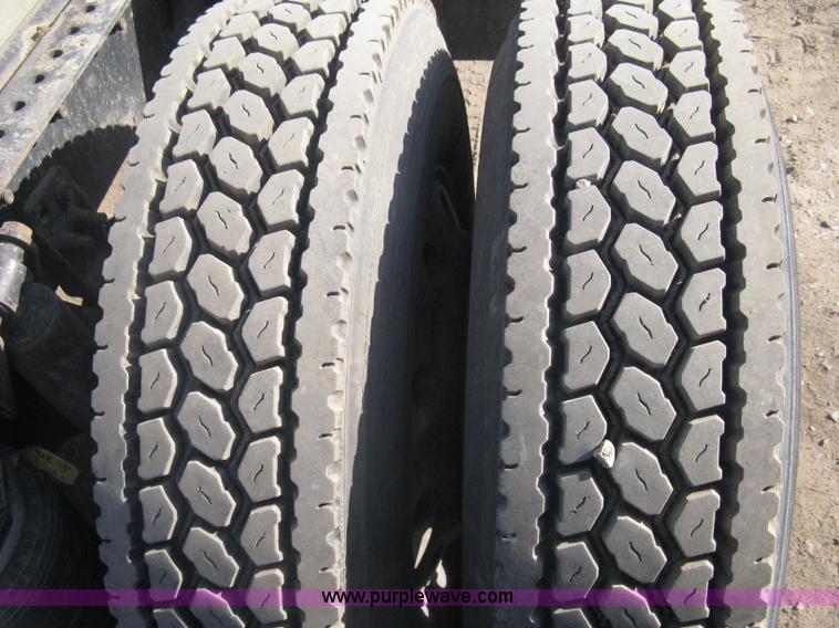 image for item I5515 1999 Freightliner FLD120SD semi truck