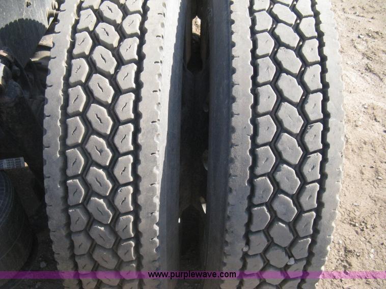 image for item I5515 1999 Freightliner FLD120SD semi truck