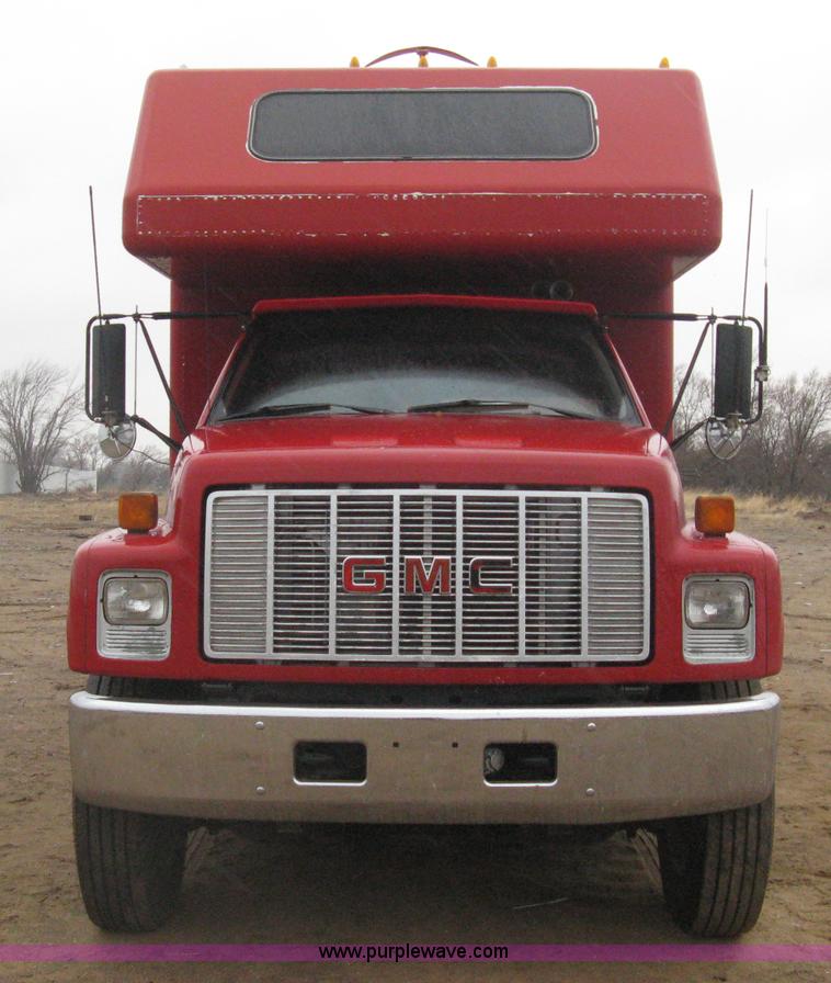 image for item I5539 1990 GMC TopKick Toterhome truck