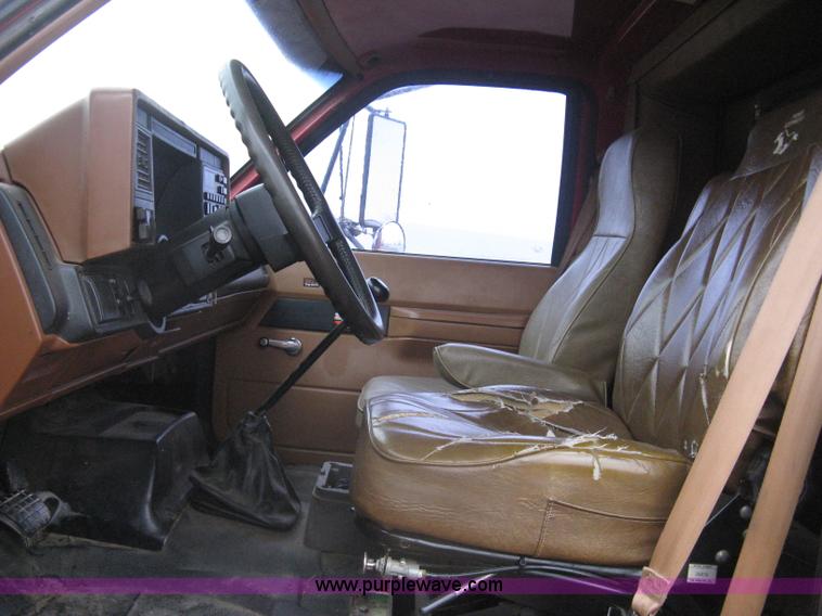 image for item I5539 1990 GMC TopKick Toterhome truck