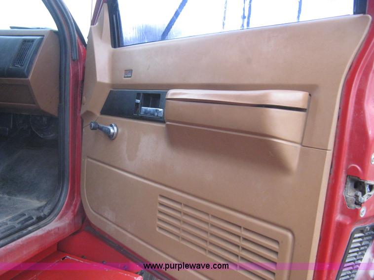 image for item I5539 1990 GMC TopKick Toterhome truck