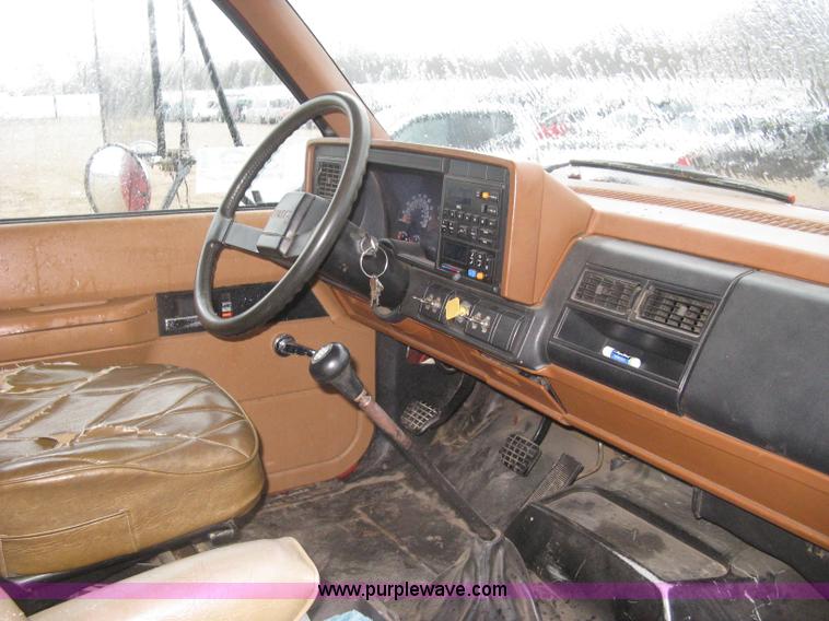 image for item I5539 1990 GMC TopKick Toterhome truck