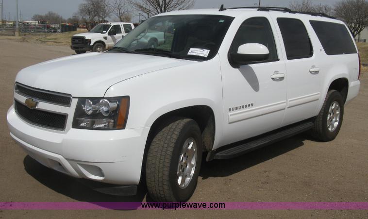 image for item I5559 2011 Chevrolet Suburban LT 1500 SUV