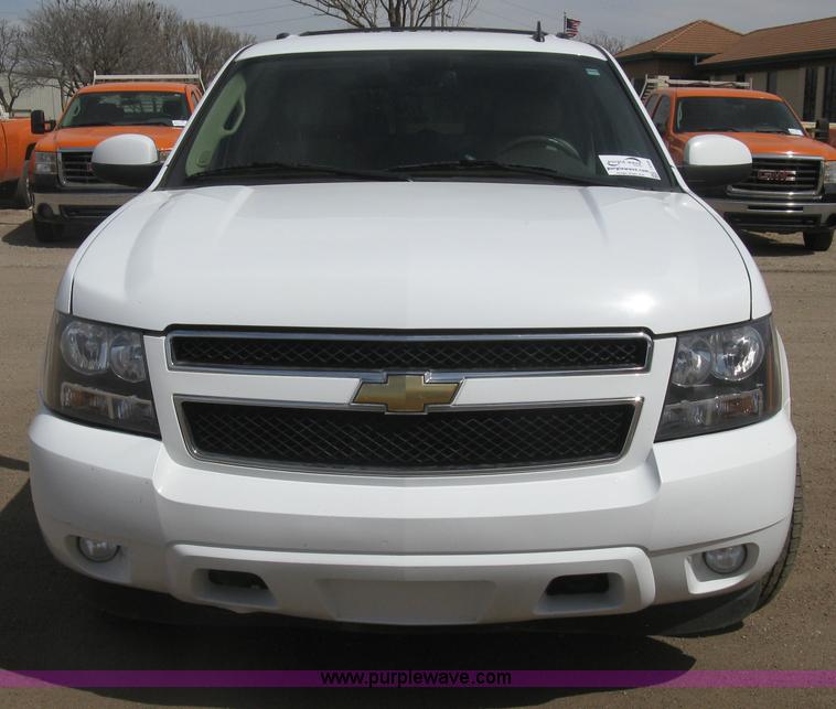 image for item I5559 2011 Chevrolet Suburban LT 1500 SUV