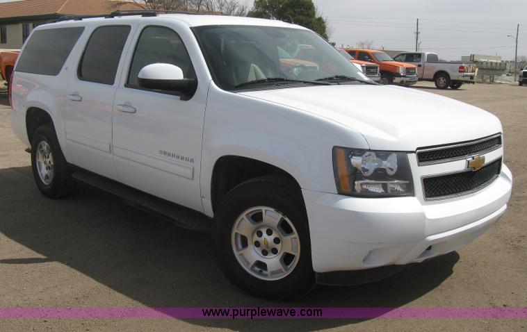 image for item I5559 2011 Chevrolet Suburban LT 1500 SUV
