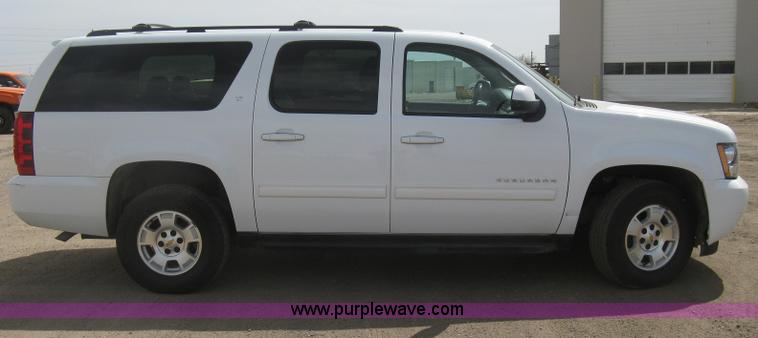 image for item I5559 2011 Chevrolet Suburban LT 1500 SUV