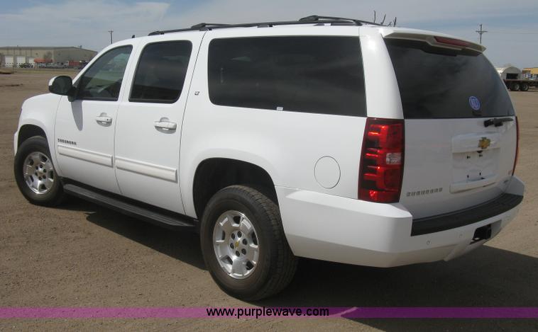 image for item I5559 2011 Chevrolet Suburban LT 1500 SUV