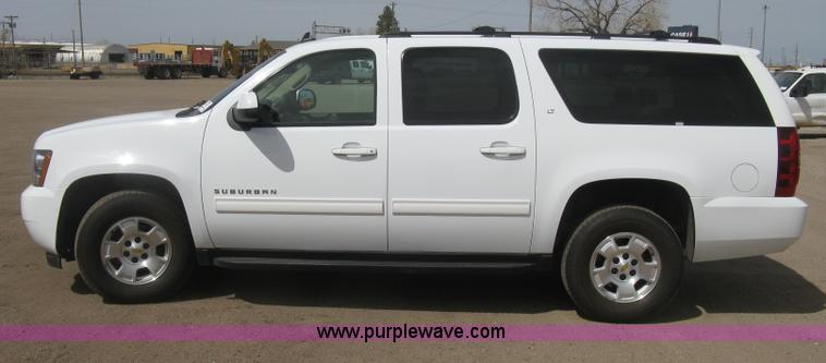 image for item I5559 2011 Chevrolet Suburban LT 1500 SUV