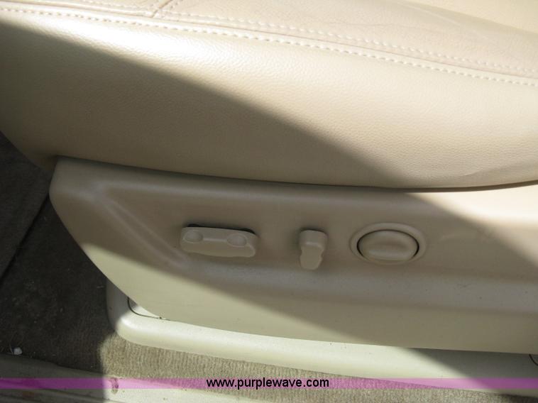 image for item I5559 2011 Chevrolet Suburban LT 1500 SUV