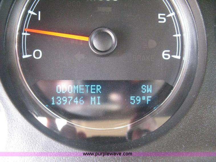 image for item I5559 2011 Chevrolet Suburban LT 1500 SUV