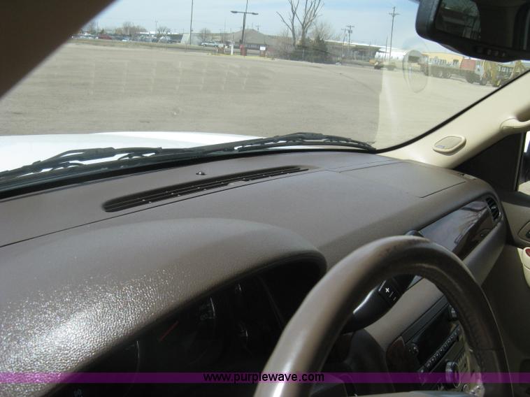 image for item I5559 2011 Chevrolet Suburban LT 1500 SUV