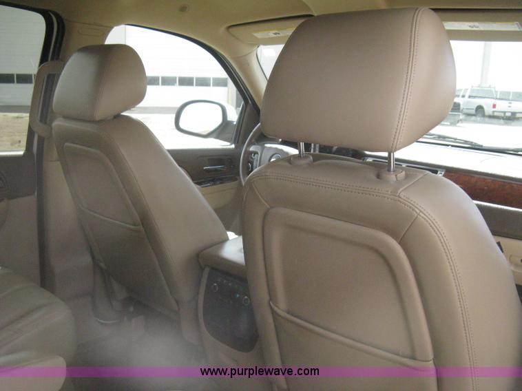 image for item I5559 2011 Chevrolet Suburban LT 1500 SUV
