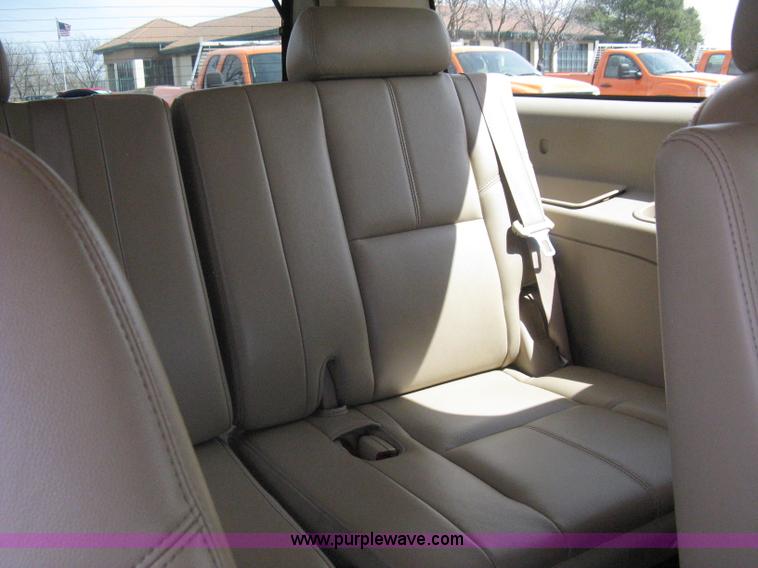 image for item I5559 2011 Chevrolet Suburban LT 1500 SUV