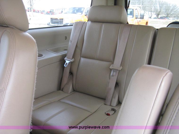 image for item I5559 2011 Chevrolet Suburban LT 1500 SUV