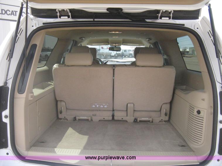 image for item I5559 2011 Chevrolet Suburban LT 1500 SUV