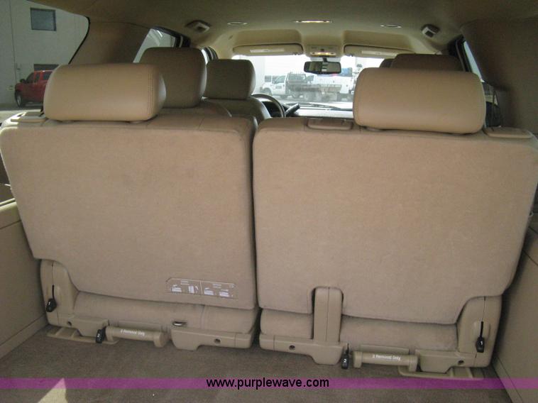 image for item I5559 2011 Chevrolet Suburban LT 1500 SUV