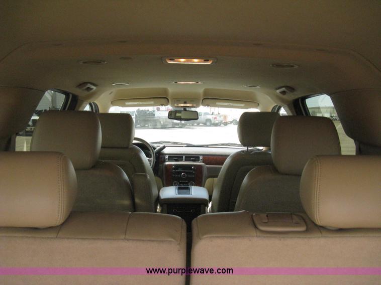image for item I5559 2011 Chevrolet Suburban LT 1500 SUV